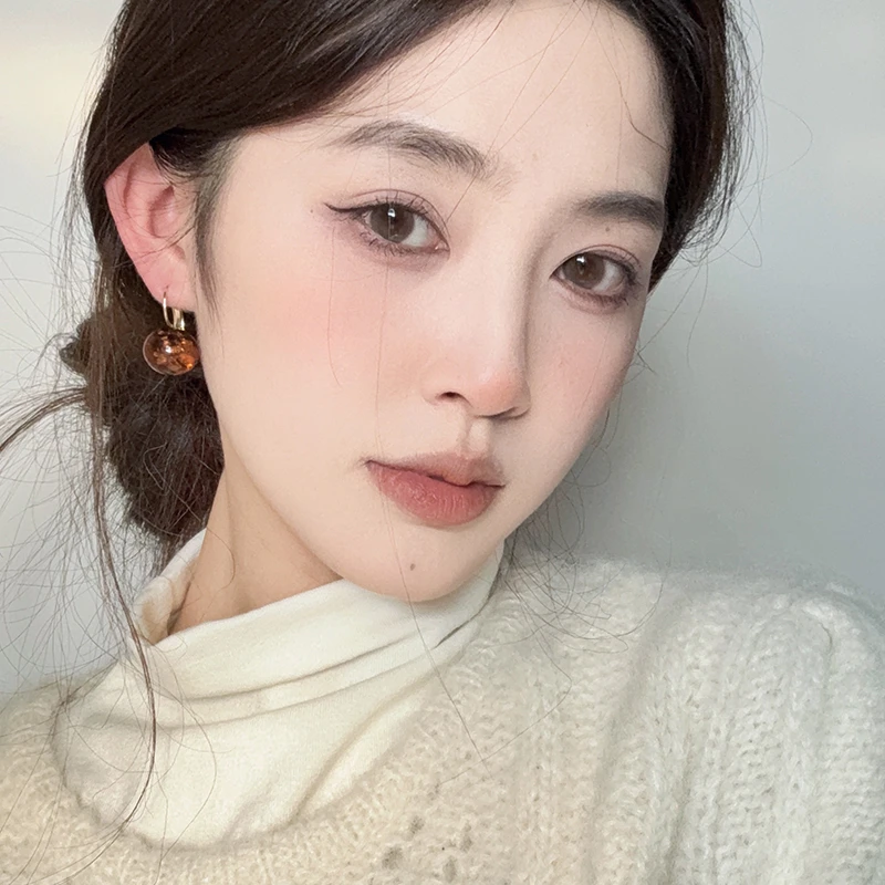 oushipei/欧诗佩 铜合金树脂耳饰 秋冬复古咖色金箔感圆球耳环