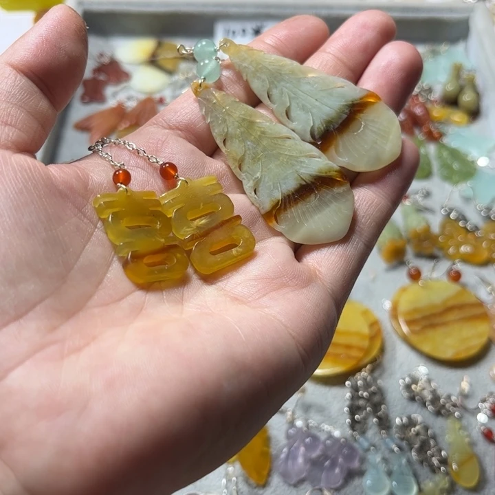 蛇纹石玉合金耳饰