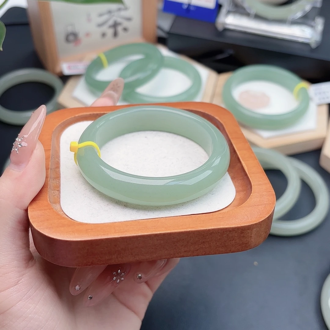 石英质玉未镶嵌手镯