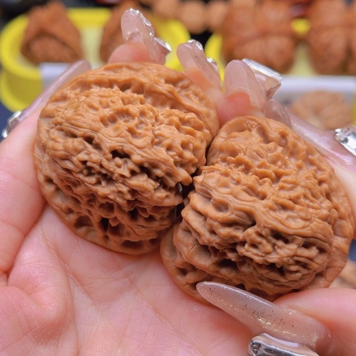 文玩核桃把件全品红皮南疆