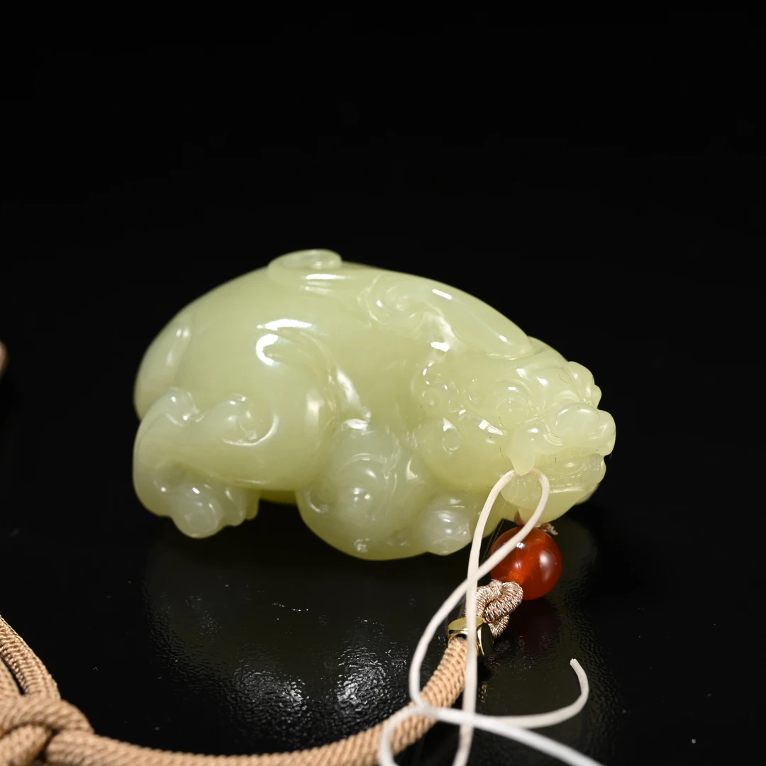 Lot8841和田玉黄玉貔貅手把件/杭拍