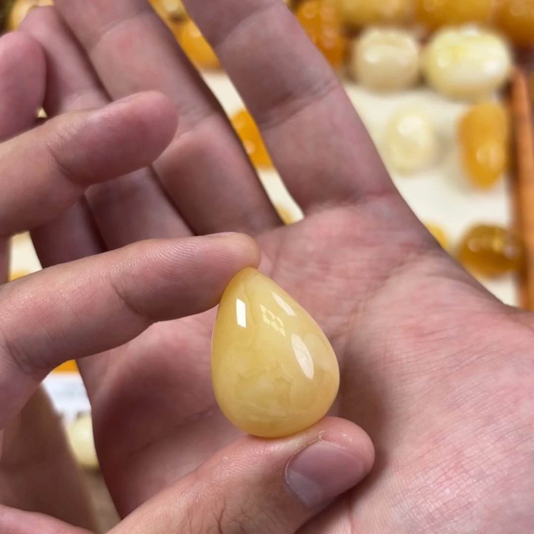 蜜蜡未镶嵌裸石水滴