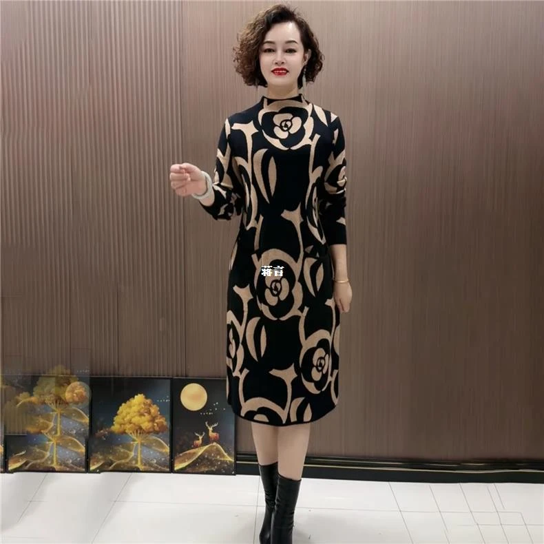 贵夫人针织连衣裙秋冬新款宽松大码遮肚半高领过膝玫瑰打底毛衣裙