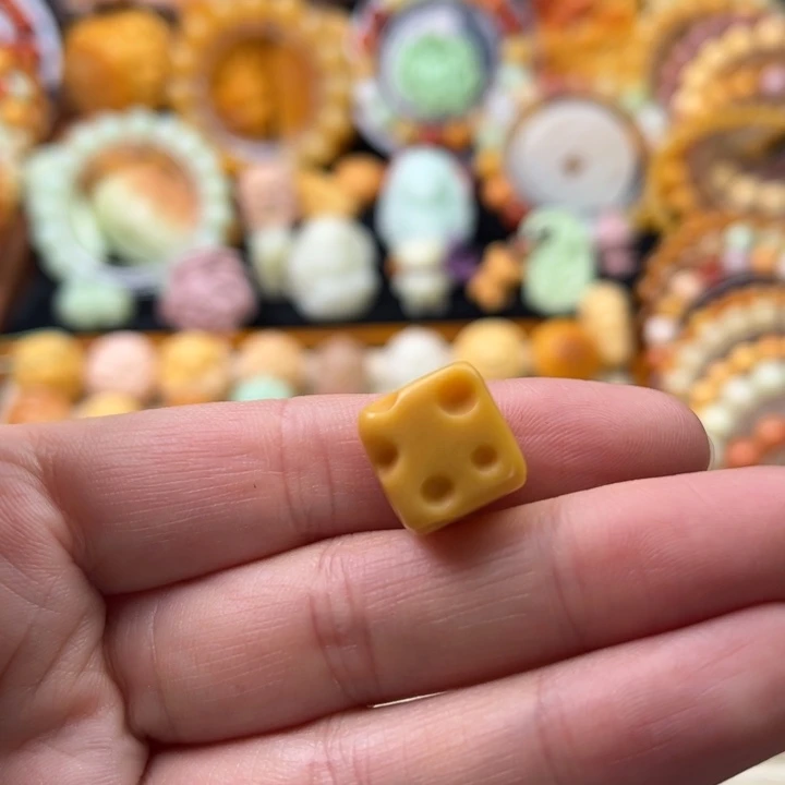 石英质玉（缅黄）未镶嵌珠宝半成品方奶酪