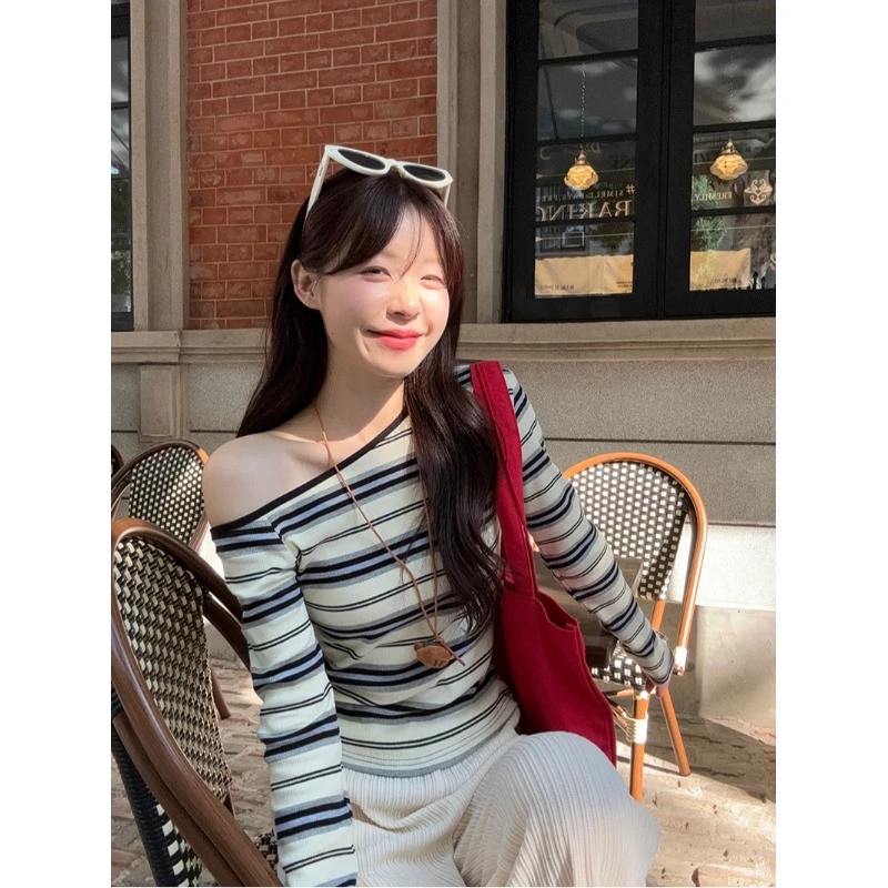 撞色条纹长袖T恤女装秋季新款气质百搭斜肩学生修身显瘦炸街上衣
