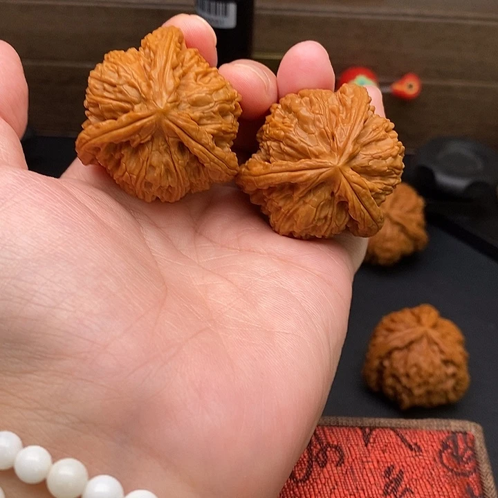 小***头把件文玩核桃白奔