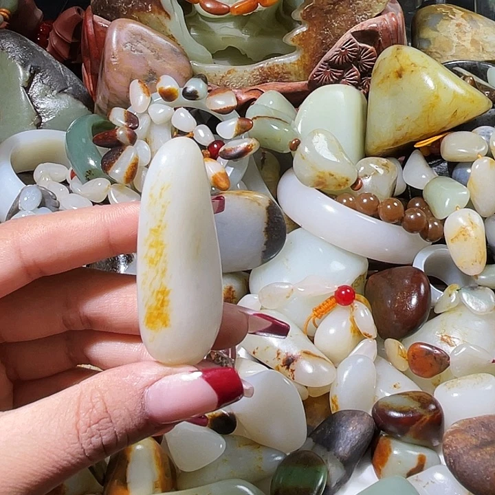 和田玉（糖玉）未镶嵌颈饰