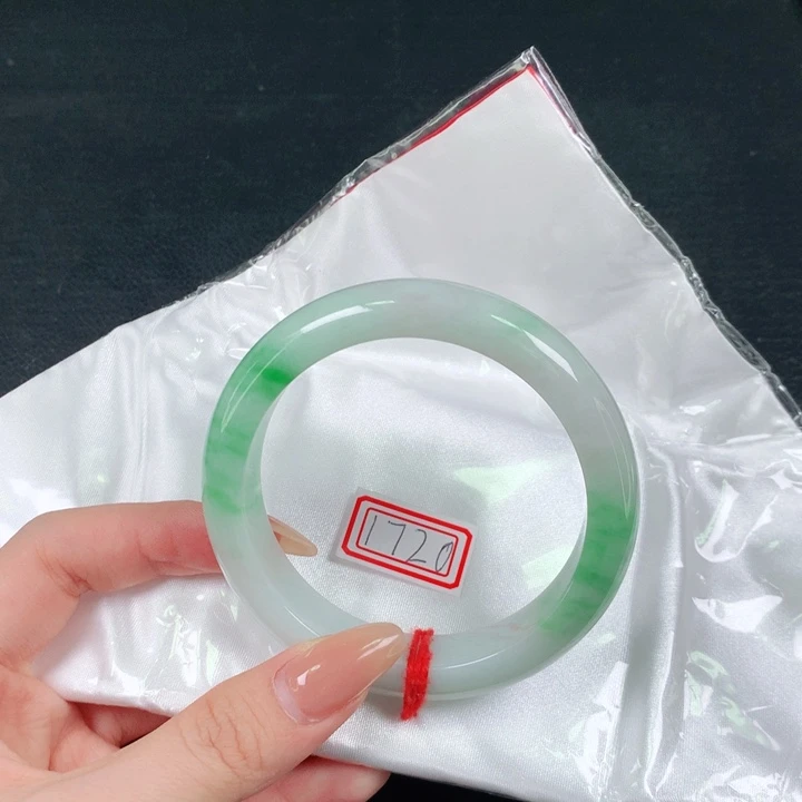 翡翠手镯未镶嵌天然翡翠手镯04