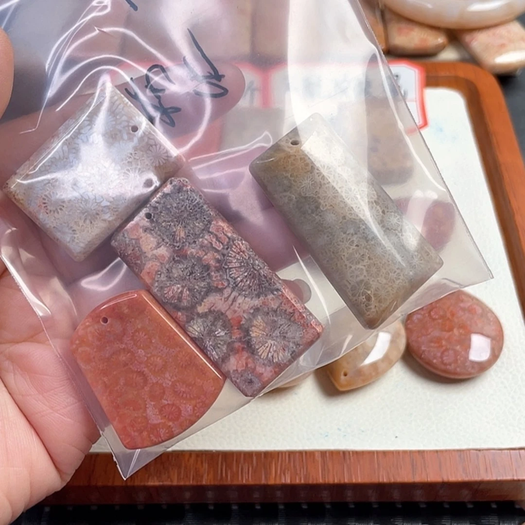 【闪购商品】硅化玉吊坠(赠链)未镶嵌花**忧
