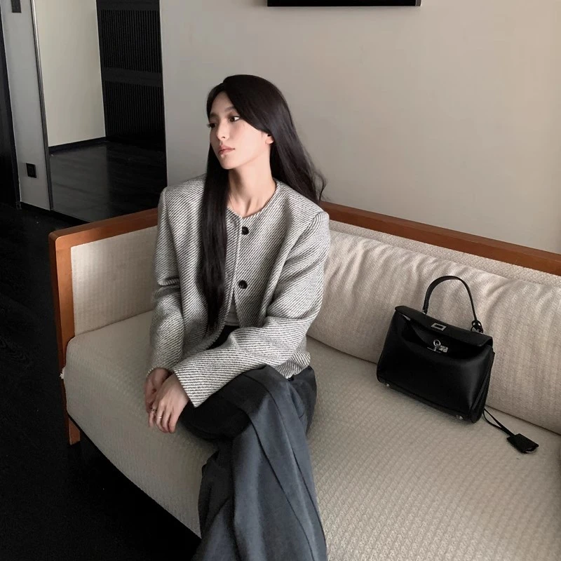 女款宽松短款纯色条纹复古小香风单排扣圆领薄款聚酯纤维外套