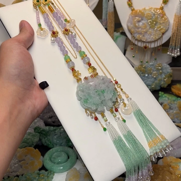 翡翠未镶嵌颈饰吊坠