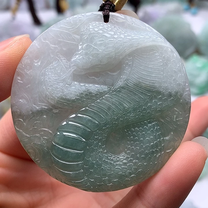 翡翠未镶嵌颈饰蛇牌福利洒黄颜色线