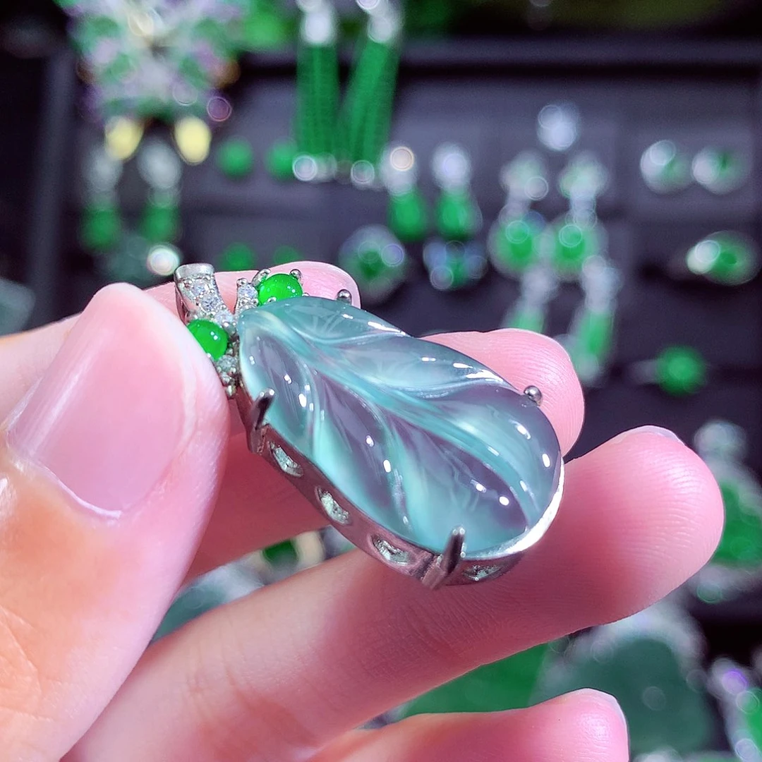 颈饰未镶嵌翡翠天然