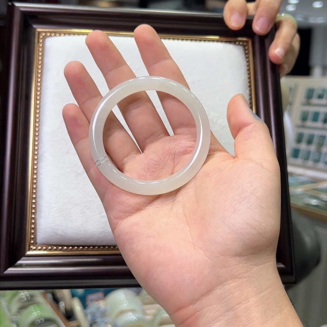 【闪购商品】未镶嵌手镯和田玉55