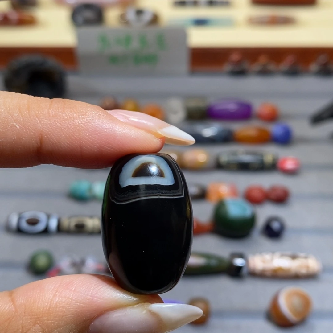 玛瑙/玉髓颈饰未镶嵌董*立