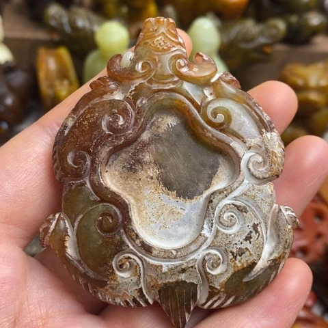 蛇纹石玉未镶嵌颈饰
