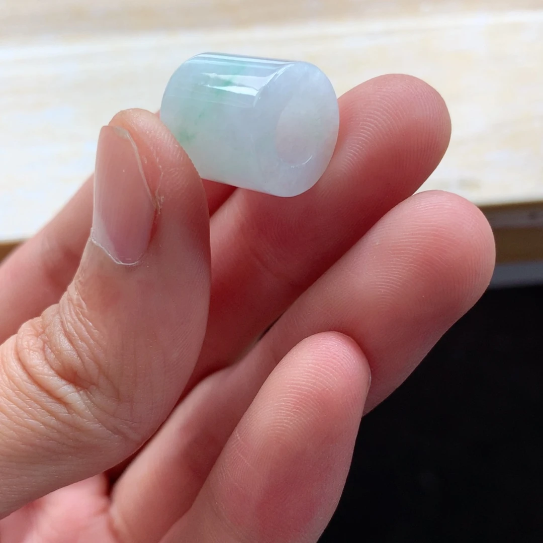 翡翠颈饰未镶嵌吊坠