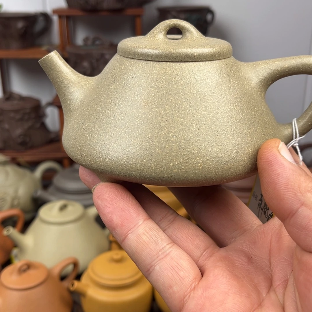 ****•紫砂茶壶宝山青锻子冶