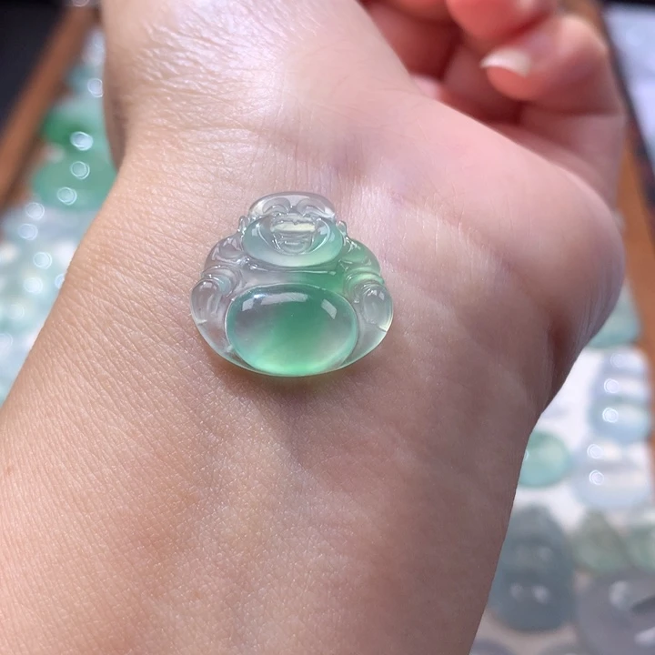颈饰未镶嵌翡翠冰种飘阳绿佛公