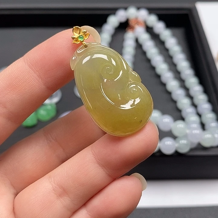 颈饰未镶嵌翡翠如意
