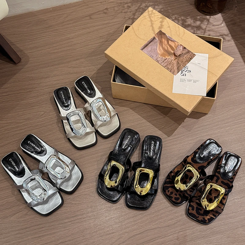 2025年夏季新款网红金属方扣复古高级感爆款小众方头软底一字拖
