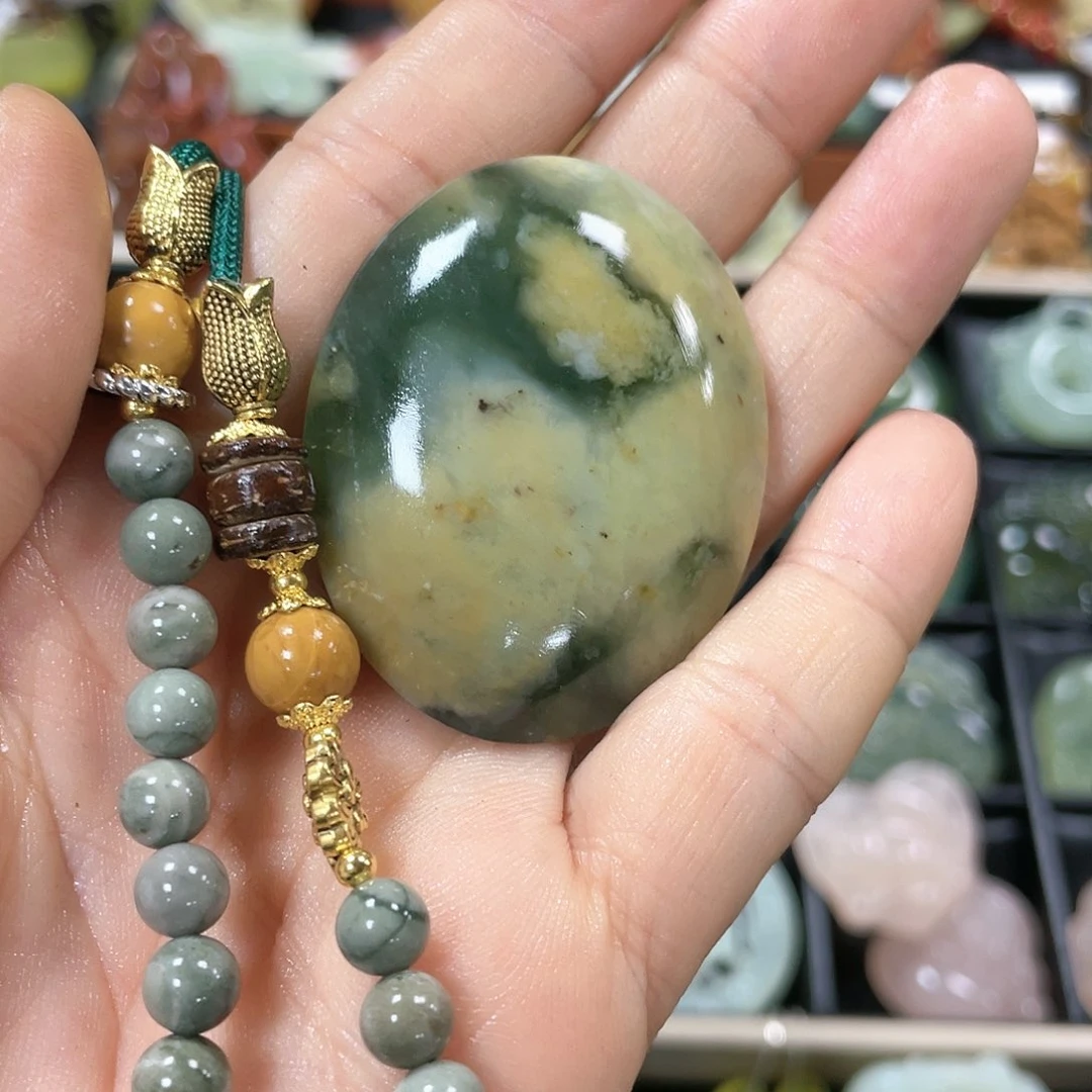 蛇纹石玉颈饰合金