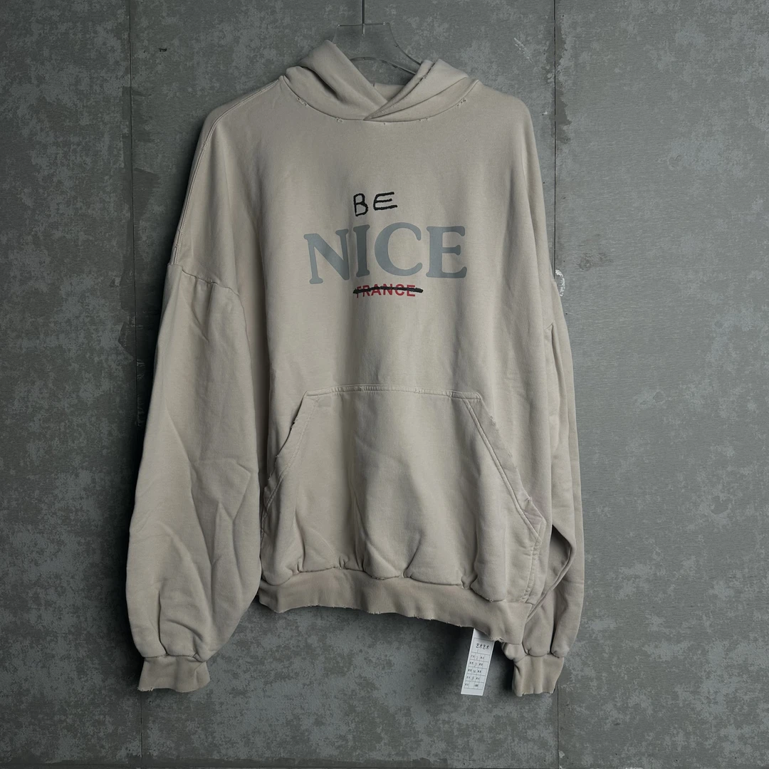 未使用 WE11 DONE 全新无领标/巴黎世家BE/NICE字母帽衫/17603