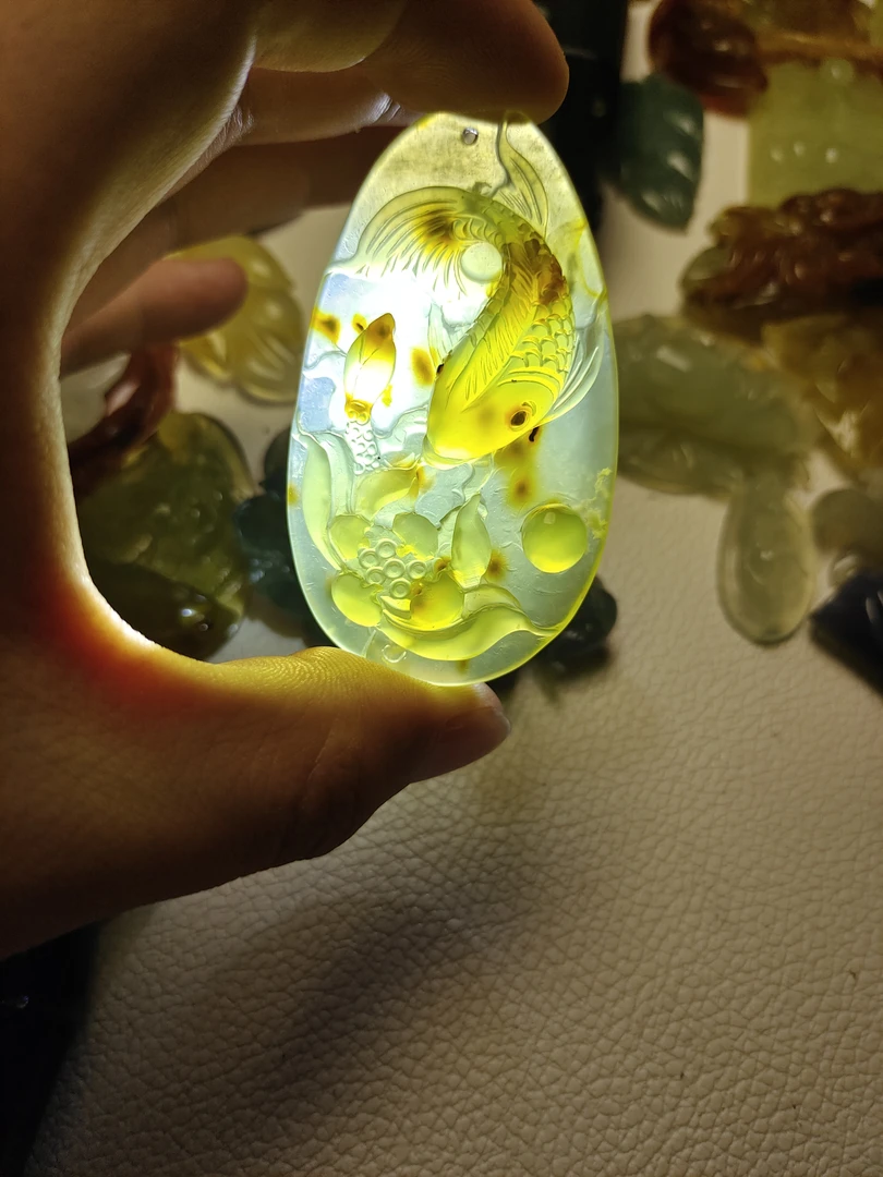 天然花玉  手工俏色巧雕  连年有余