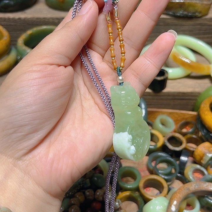 紫***雨未镶嵌手镯岫岩河磨玉（透闪石质玉）