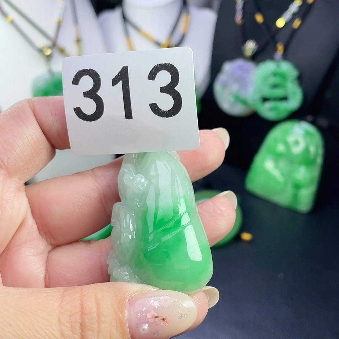 翡翠未镶嵌吊坠(赠链)