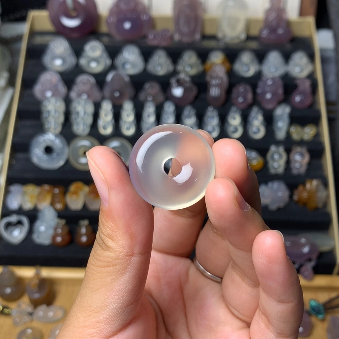 未镶嵌颈饰玛瑙/玉髓龙*