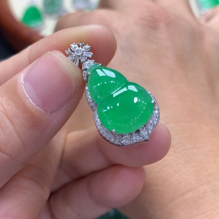 翡翠吊坠(不含链)18K金镶嵌