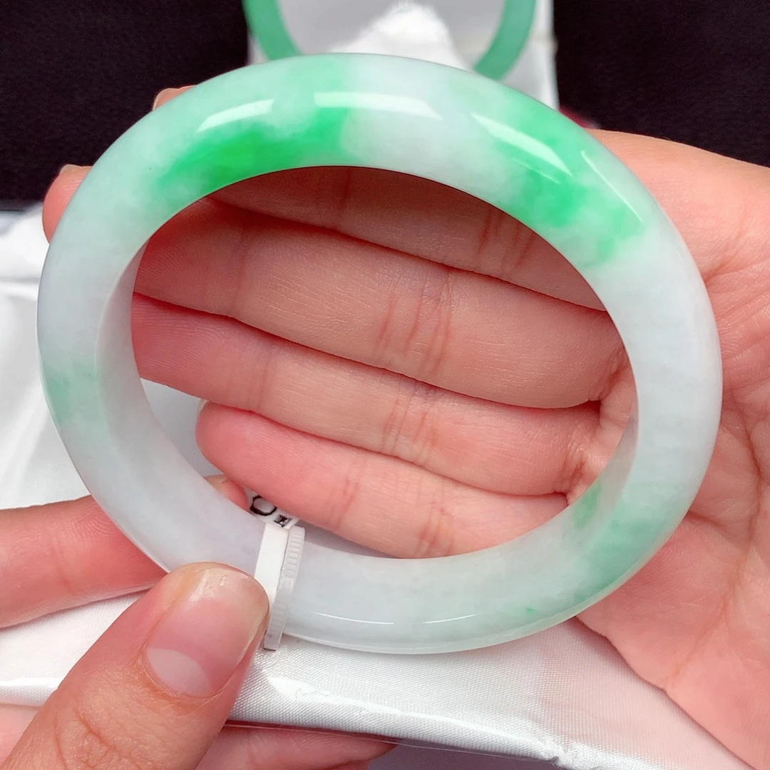 翡翠未镶嵌手镯正圈58