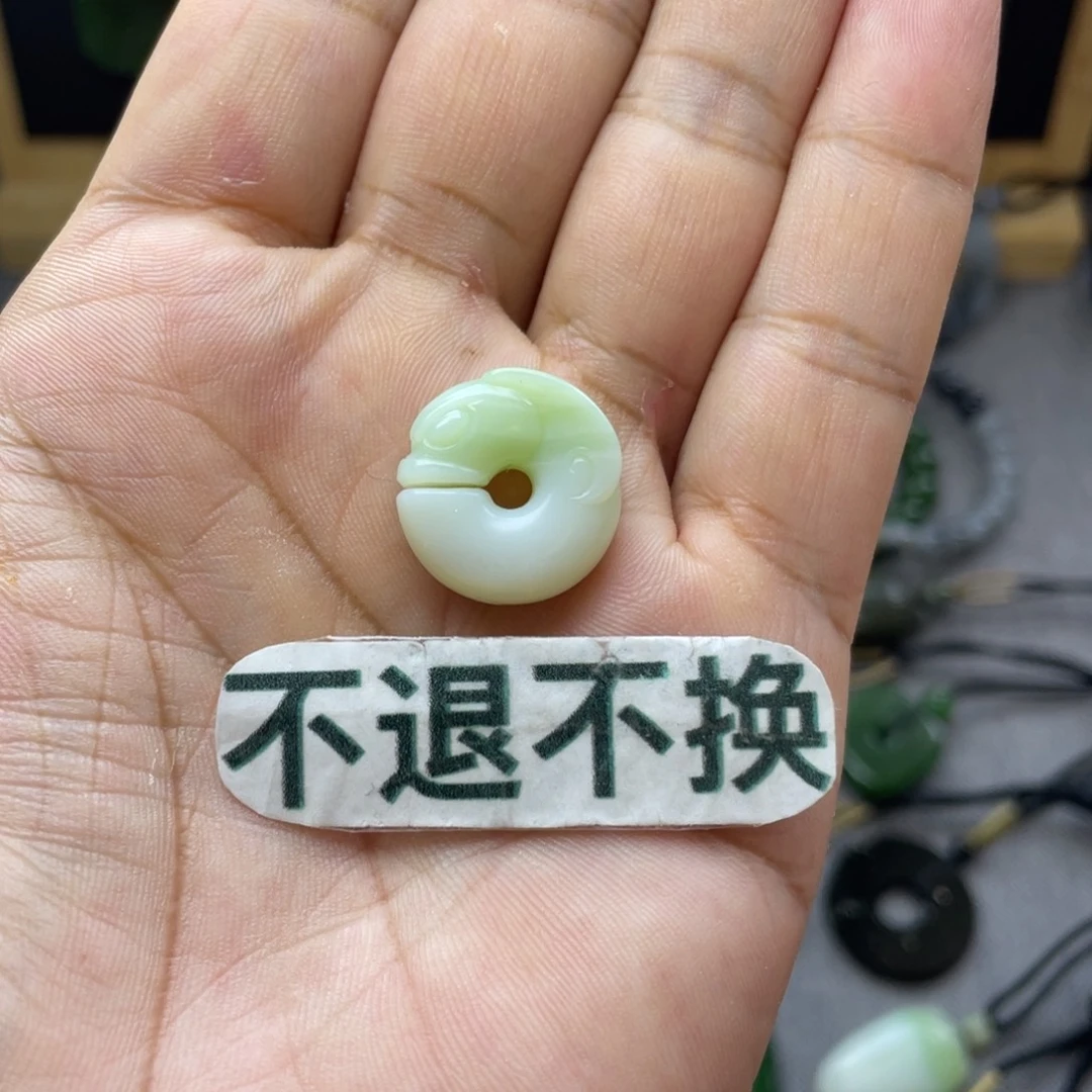 无***姐未镶嵌和田玉挂件