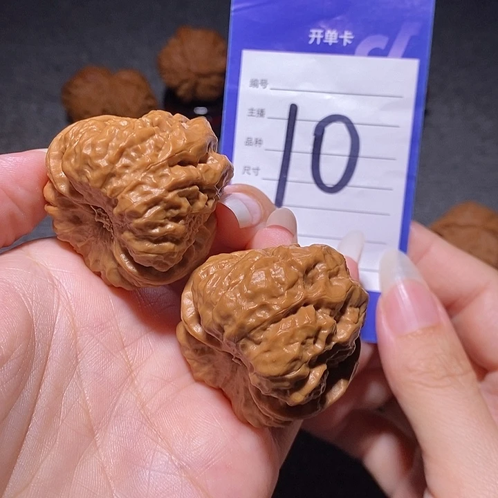 文玩核桃把件蛤蟆头38左右有修