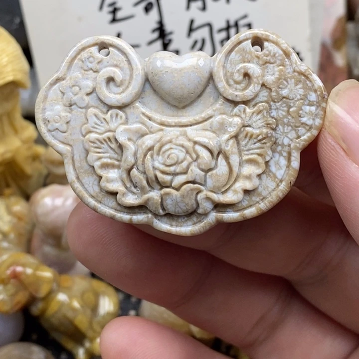 硅化珊瑚（珊瑚玉）未镶嵌颈饰