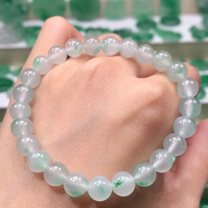 颈饰未镶嵌石英质玉