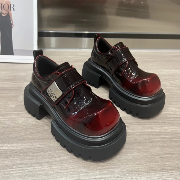大牌走秀款英伦风小皮鞋女2025厚底增高暗红色高级感乐福鞋玛丽珍