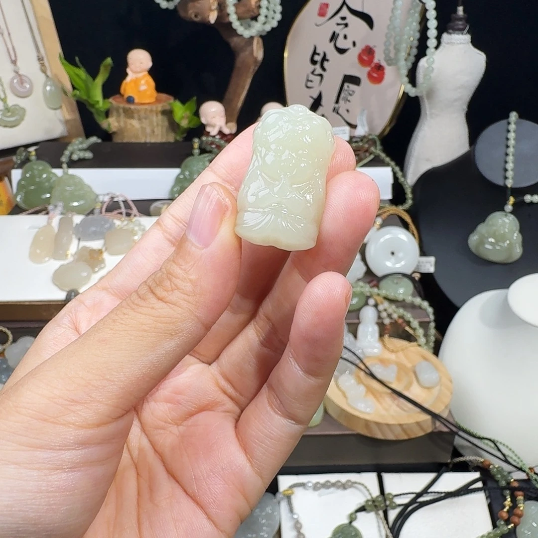 还****和田玉未镶嵌颈饰