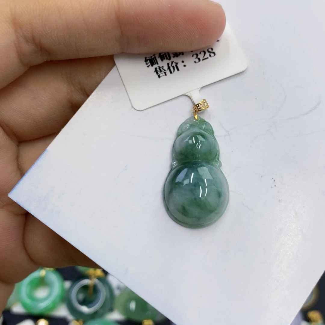 翡翠18K金镶嵌颈饰翡翠