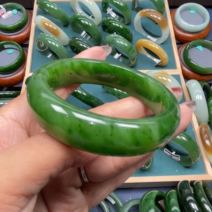 未镶嵌手镯和田玉（碧玉）