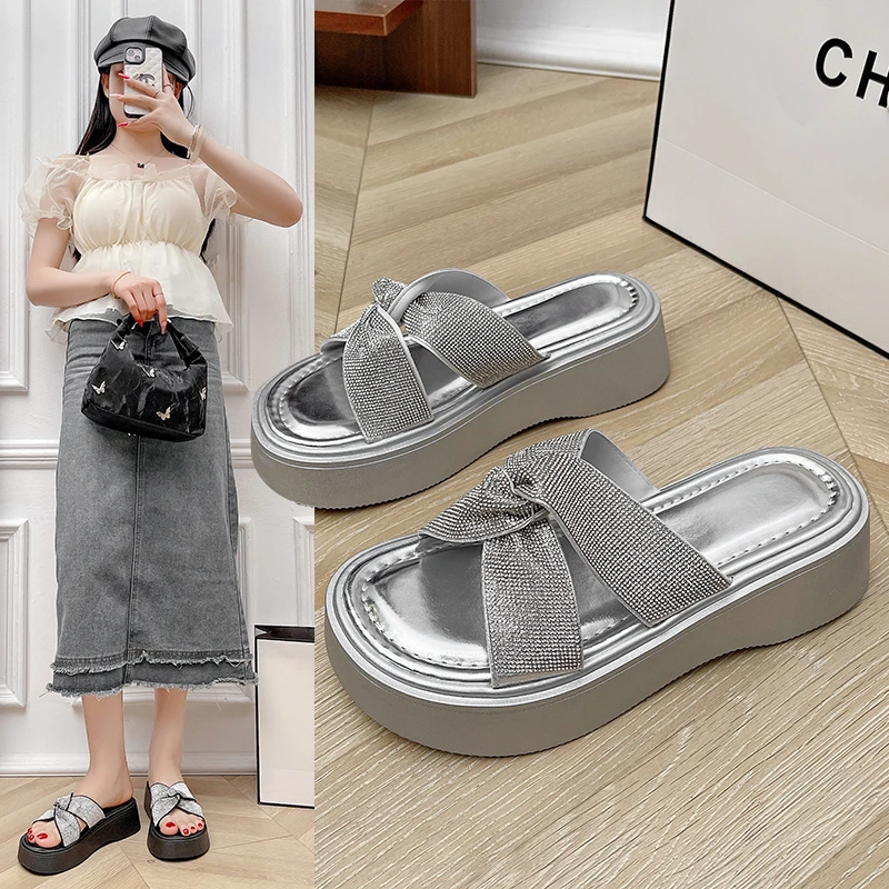 厚底交叉水钻凉拖鞋女夏外穿2025新款绝美时尚仙女配裙子沙滩凉鞋