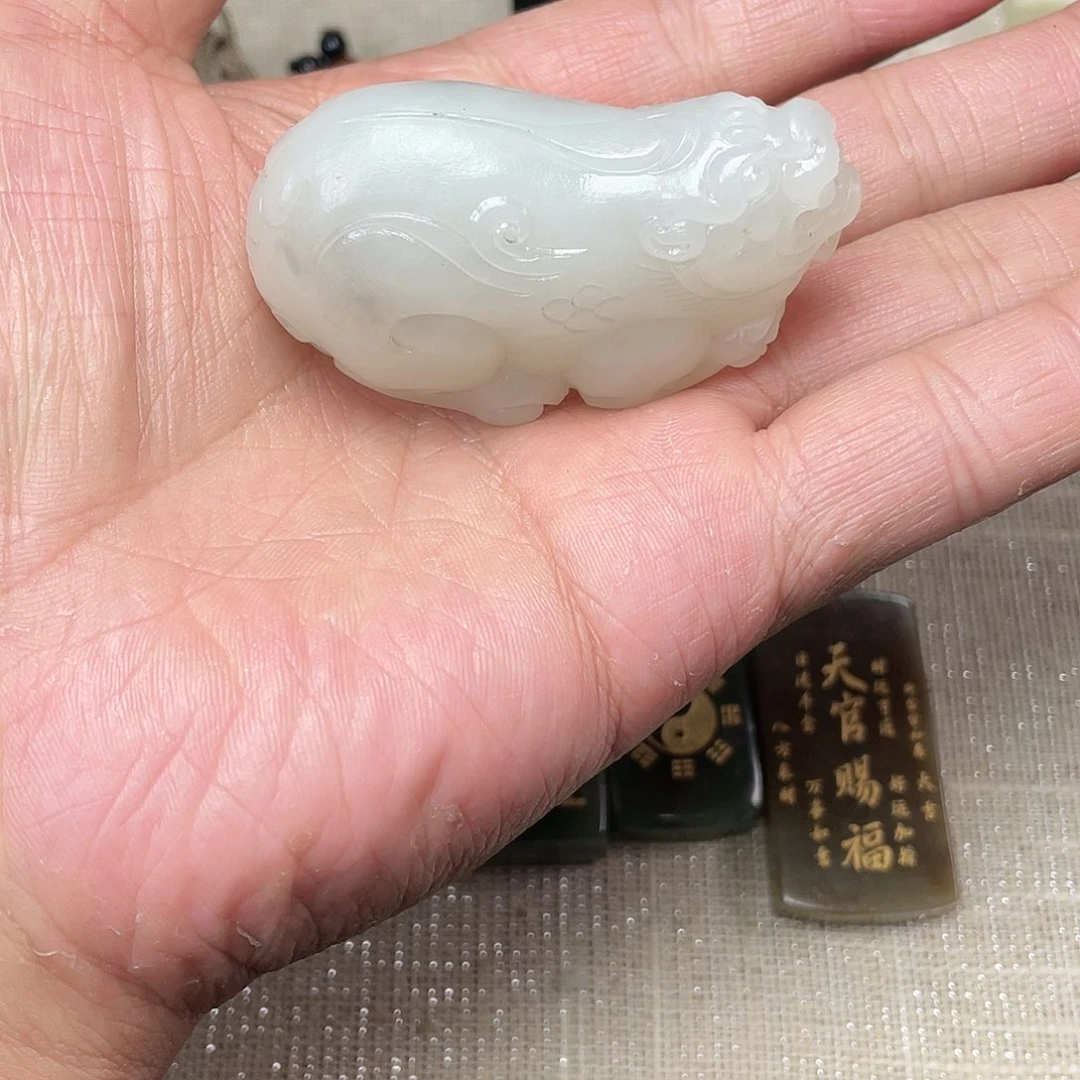 未镶嵌和田玉（糖玉）车挂