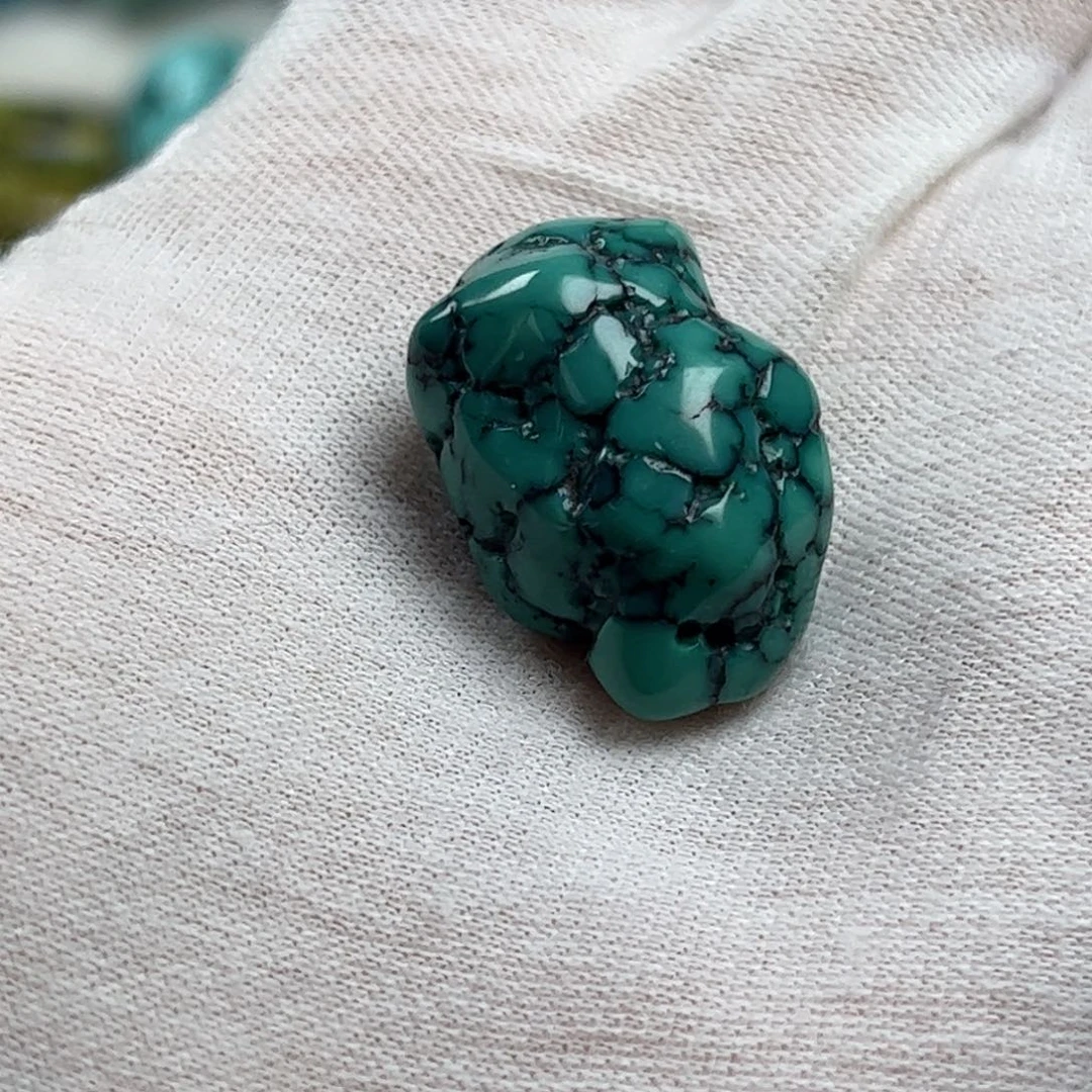 绿松石未镶嵌珠宝奇石