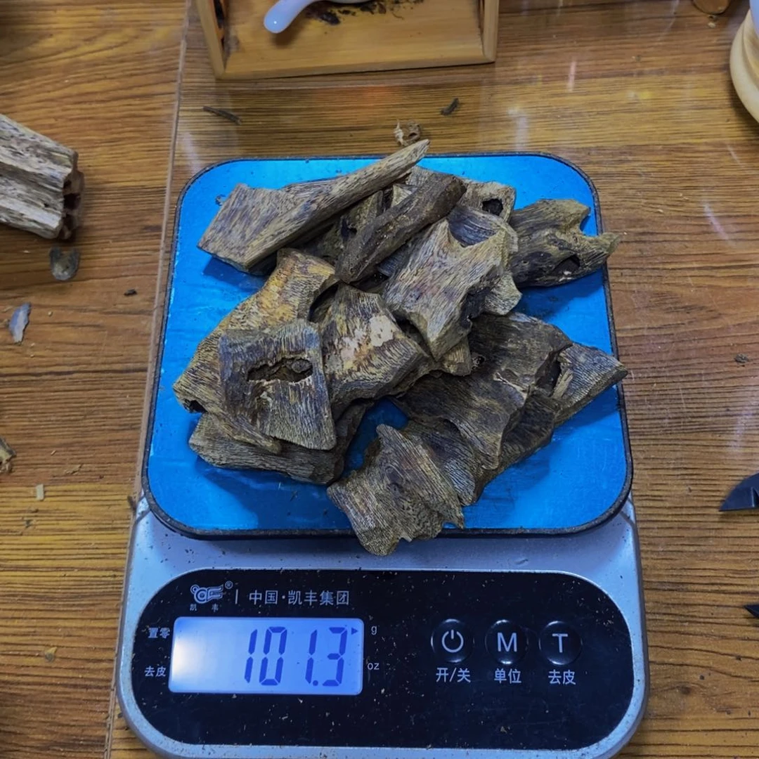 沉香碎屑沉香不*白棋块料100克