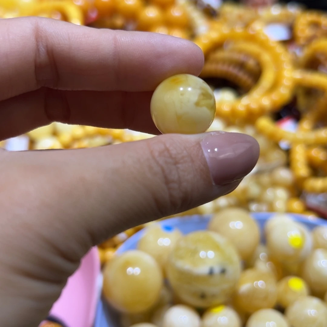 琥珀珠宝奇石未镶嵌