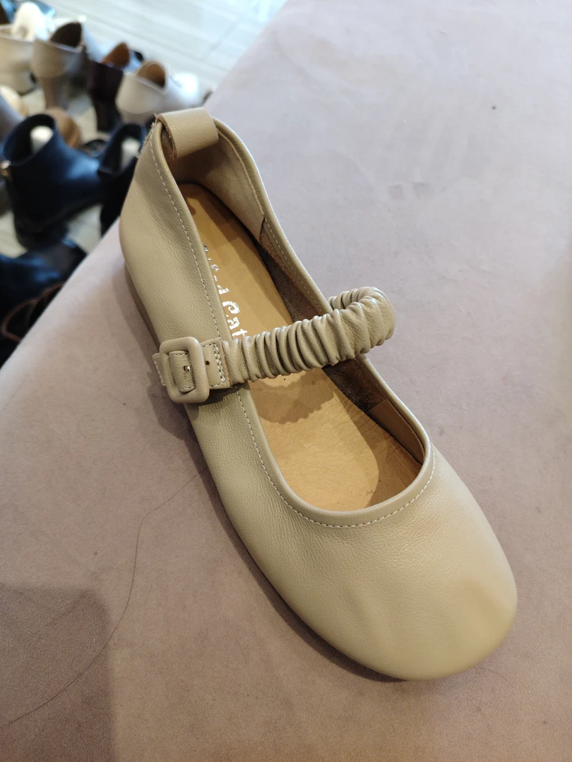 胶粘学院风仙女风纯色春季单鞋修面皮平跟休闲风薄款浅口