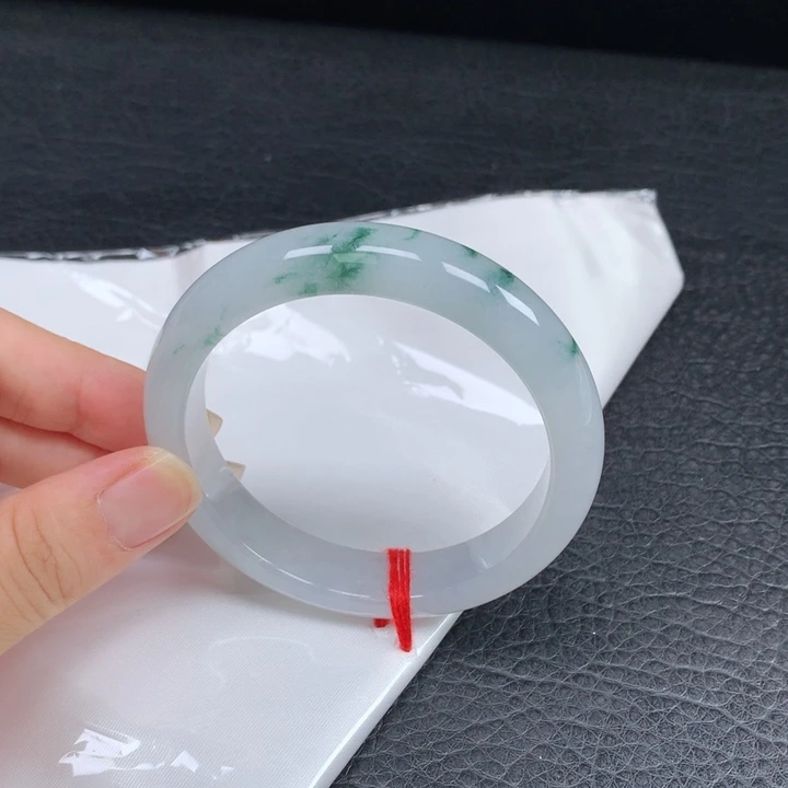 翡翠未镶嵌手镯