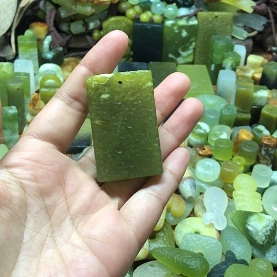 未镶嵌岫玉吊坠岫