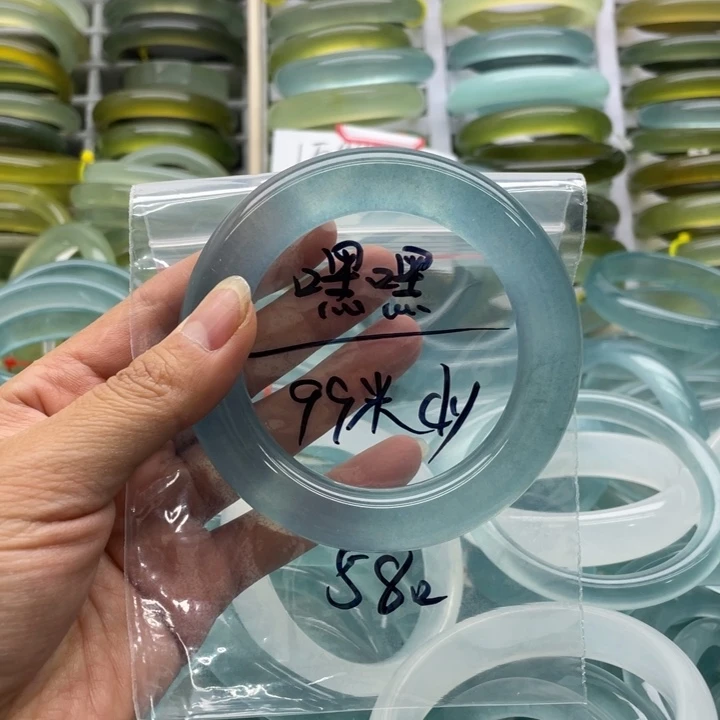 嘿***～石英质玉手镯未镶嵌